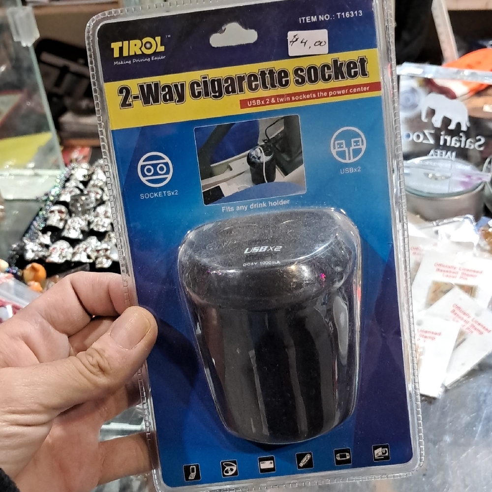 IRO Dual USB Black Car Adapter